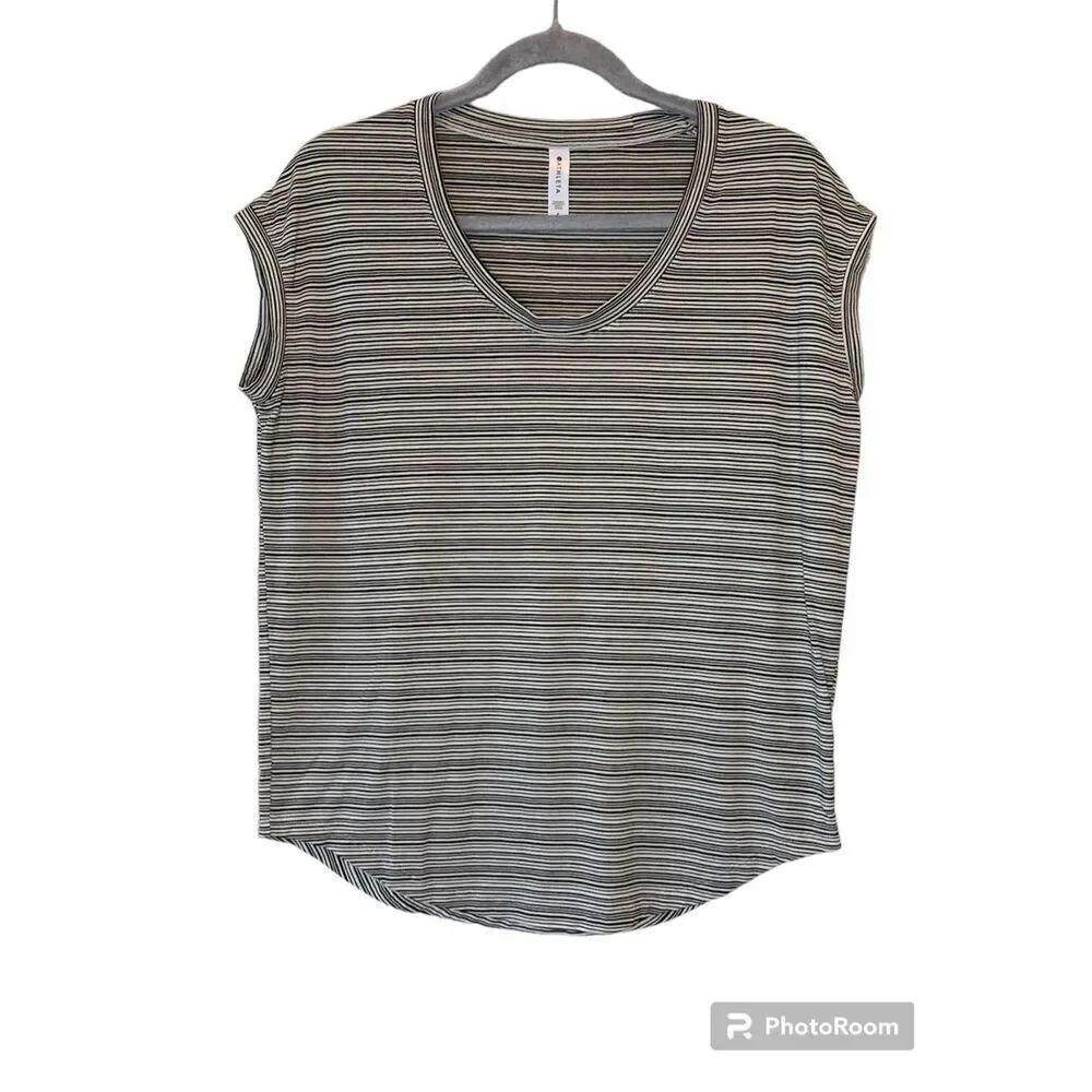 Athleta Women's Black and White Shirt Size Small